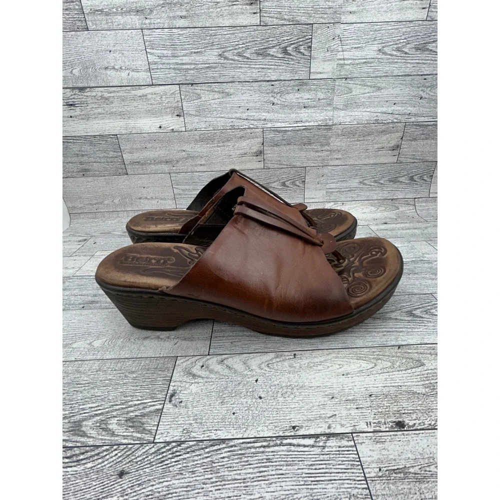 Born Brown Leather Tooled Footbed Thong Wedge Sandals B89626 Women Sz US8 EU39